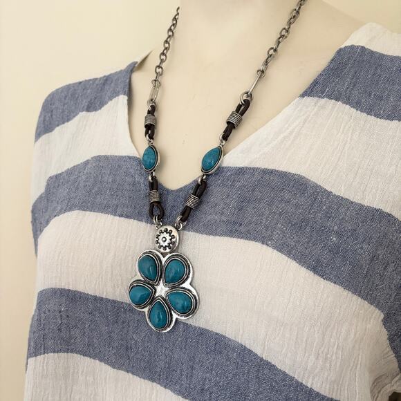 Faux Turquoise and Silver Tone Chunky Statement Necklace Bohemian Southwestern - Picture 2 of 9